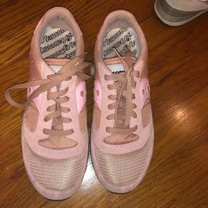 SAUCONY TENNIS SHOES! SIZE 9